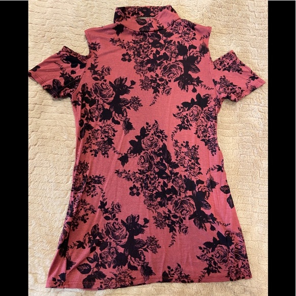 Low Cut Cold Shoulder Blouse - Picture 2 of 3